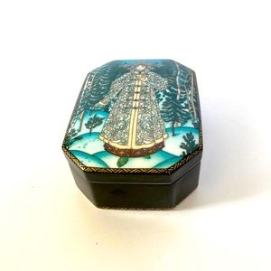 Villeroy & Boch Heinrich porcelain box Snow Maiden